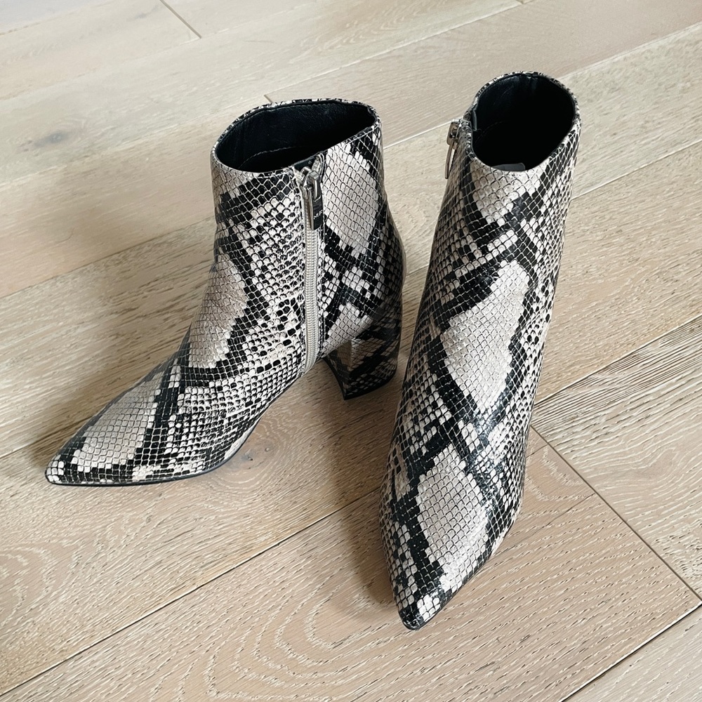 Marc Fischer Retire Bootie in Snakeskin - Picture 4 of 6